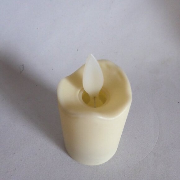 NEW 2” FLAMELESS BATTERY POWERED MAGIC FLICKERING VOTIVE CANDLE SET OF 12 - Picture 6 of 11